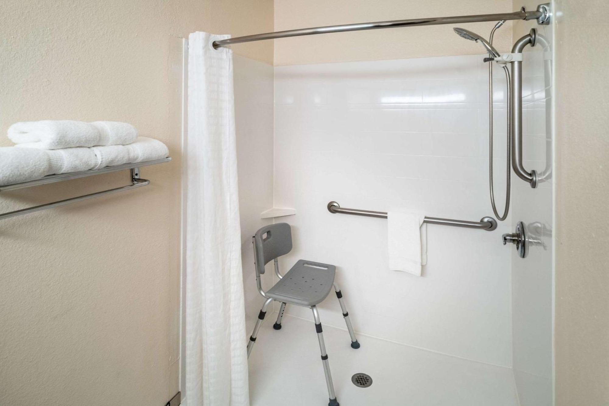 Rodeway Inn 3*